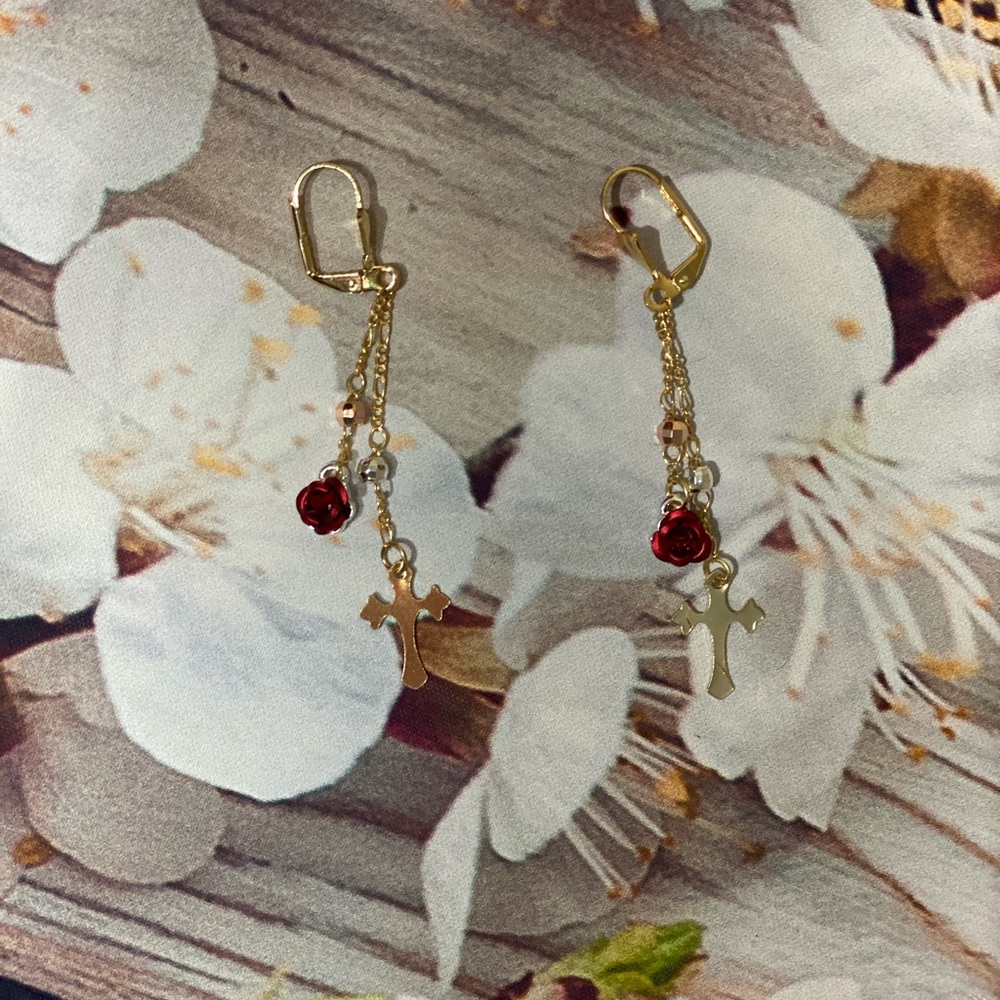 Cross with rose earrings